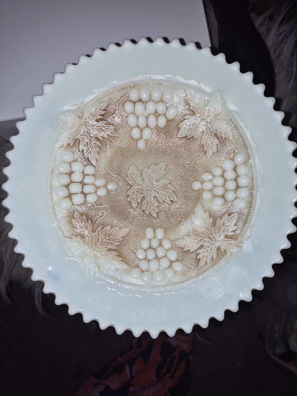 GLOWS Antique Northwood Grape and Cable Custard Glass Plate